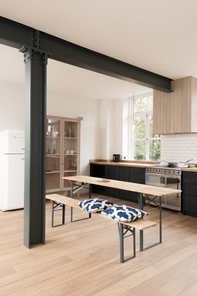 The Clerkenwell Apartment features the Sebastian Cox Kitchen range by deVOL. The industrial style open space contains the understated, handmade kitchen that deVOL founder Paul O’Leary describes as "Urban Rustic; it brings a little bit of woodland into the city, with some style.”
