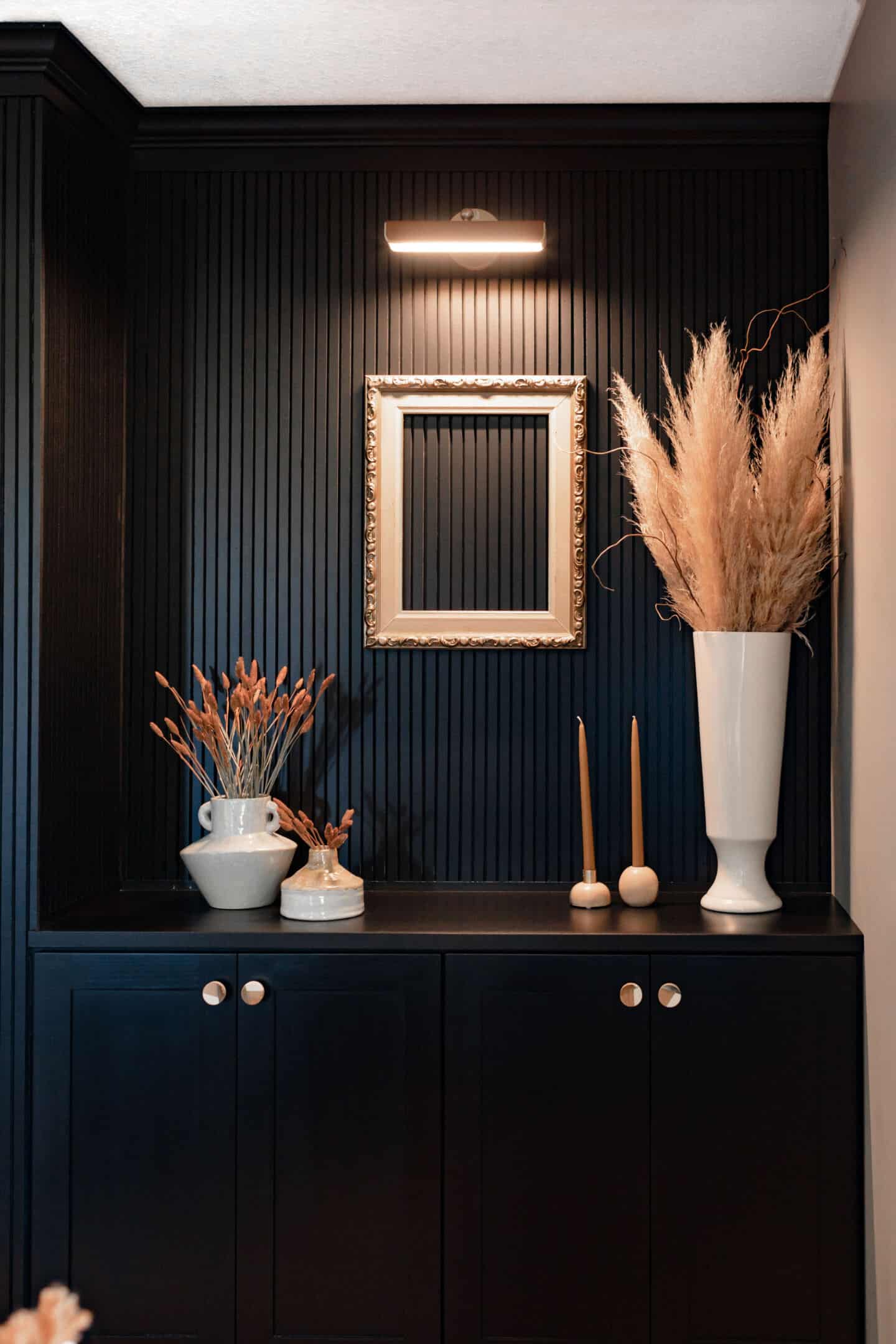 A living room with a black vertical slat wooden panelling wall by Construction2style
