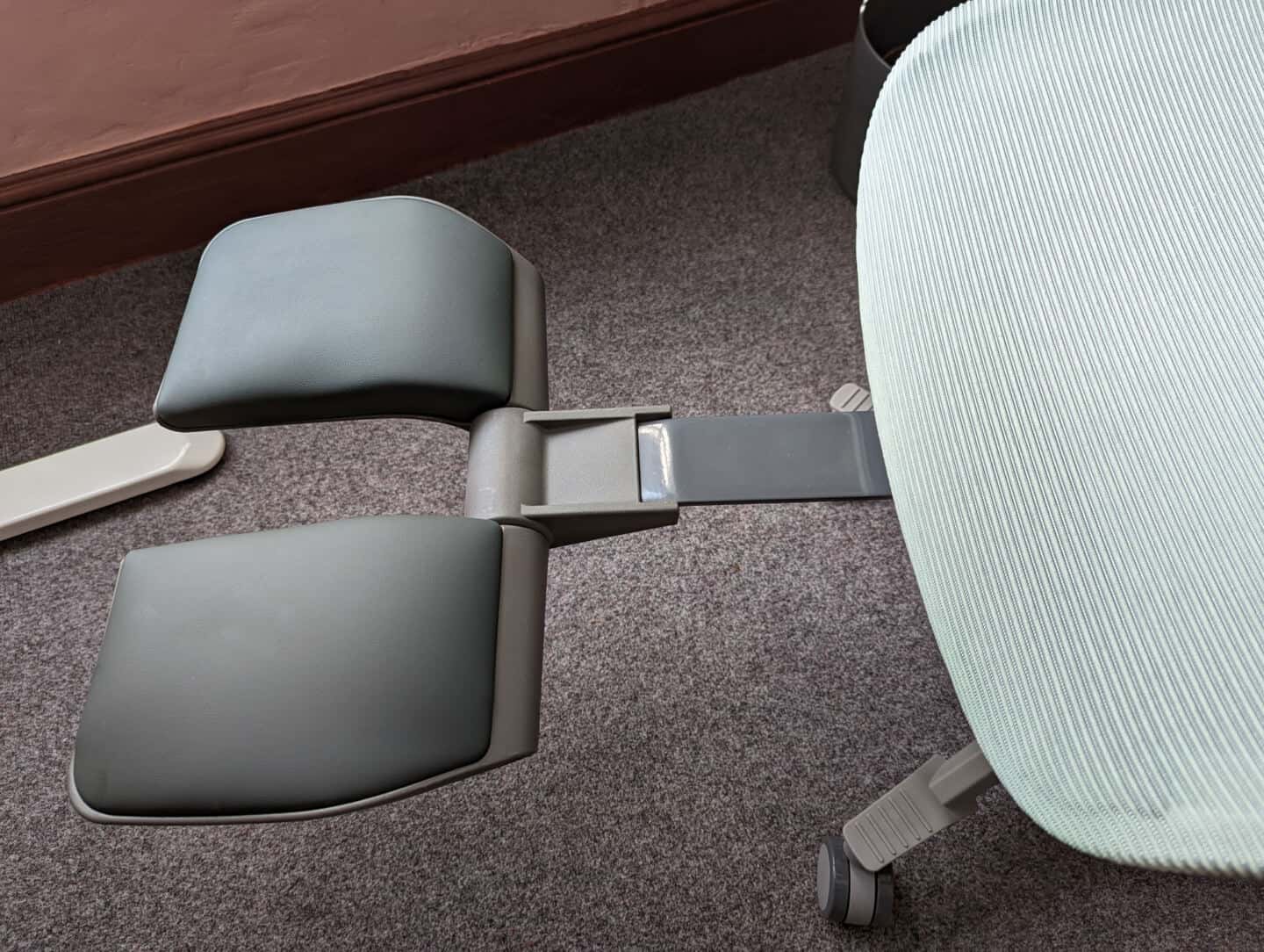 The legrests of the Hinomi H1 Pro Ergonomic Office Chair
